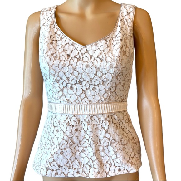 White House Black Market Cream & Beige Lace Top Size 0 - Picture 1 of 4